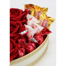 Bukiet SERCE na WALENTYNKI z 6x różami welur i słodyczami PREMIUM