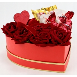 Bukiet SERCE na WALENTYNKI z 6x różami welur i słodyczami PREMIUM 3