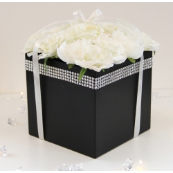 Bukiet FlowerBox czarny KWADRAT z białymi kwiatami - nr 100