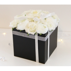 Bukiet FlowerBox czarny KWADRAT z białymi kwiatami - nr 100
