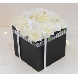 Bukiet FlowerBox czarny KWADRAT z białymi kwiatami - nr 100