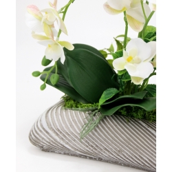 Kompozycja BIAŁY SZTUCZNY GUMOWY STORCZYK w betonowej osłonce z chrobotkiem