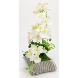 Kompozycja BIAŁY SZTUCZNY GUMOWY STORCZYK w betonowej osłonce z chrobotkiem