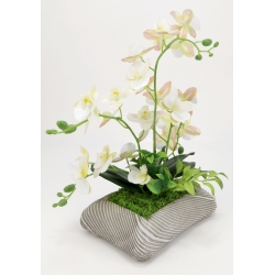 Kompozycja BIAŁY SZTUCZNY GUMOWY STORCZYK w betonowej osłonce z chrobotkiem