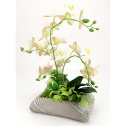 Kompozycja BIAŁY SZTUCZNY GUMOWY STORCZYK w betonowej osłonce z chrobotkiem