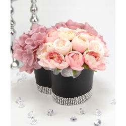 Bukiet LUX czarny Flower Box MIX różowych kwiatów