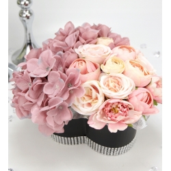 Bukiet LUX czarny Flower Box MIX różowych kwiatów