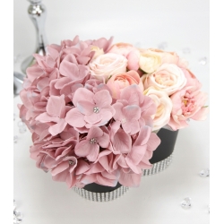 Bukiet LUX czarny Flower Box MIX różowych kwiatów