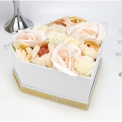 BUKIET białe pudełko DIAMENT satynowe kwiaty LUX